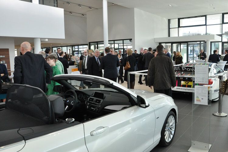 Der Showroom füllte sich schnell. (Foto: Wehner)