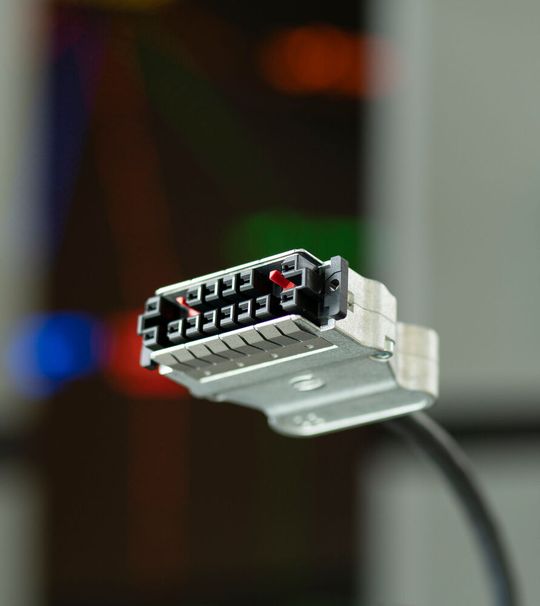 Bei der Modularisierung spielen Schnittstellen eine wichtige Rolle. Wann sind aber standardisierte oder individualisierte Schnittstellen von Vorteil? Bei der Modularisierung spielen Schnittstellen eine wichtige Rolle. Wann sind aber standardisierte oder individualisierte Schnittstellen von Vorteil?