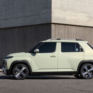 Platz 8: Hyundai hat mit dem Modell Inster einen Achtungserfolgt erreicht. Dennoch hob der Hersteller zuletzt den Basispreis von 23.900 Euro auf 24.650 Euro an. Das Modell verliert damit zwei Plätze.(Bild:  Hyundai)