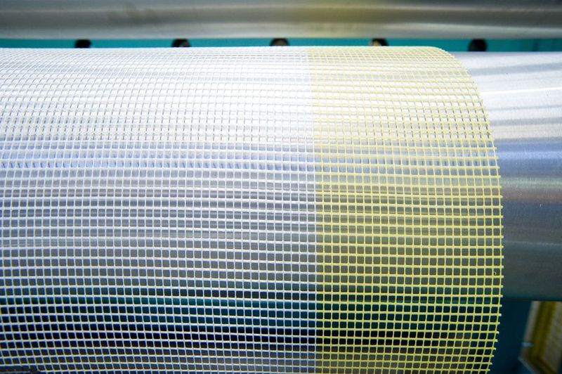 Imprägniertes Glasfasergittergewebe macht Außenputze rissfest (Archiv: Vogel Business Media)