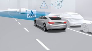 Sobald der Radar- oder Videosensor des Notbremssystems die drohende Kollision erkannt hat, dauert es mit dem elektromechanischen Bremskraftverstärker iBooster nur 190 Millisekunden – also weniger als zwei Wimpernschläge – bis die volle Bremsleistung aktiviert ist. (Bosch)