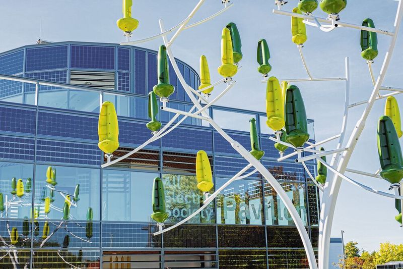 All-Electric-Society-Park: Seit September 2023 ist entlang der Zufahrt zu Phoenix Contact am Standort in Blomberg auf rund 7600 m² ein Park öffentlich zugänglich, der das Zukunftsbild der All Electric Society für alle erlebbar machen soll und verständlich erklärt.(Bild:  Phoenix Contact)