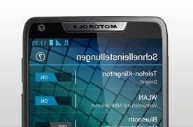 HILFEFUNKTIONEN: EIN HANDY, DAS WEITER WEISS (Bild: Motorola)