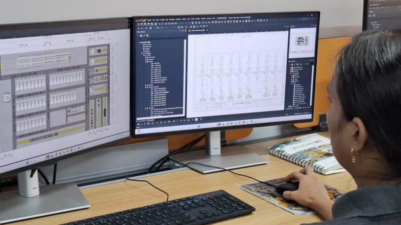 Die Anforderungen an industrielle Automatisierungslösungen verändern sich rasant. Anlagen werden individueller, Projektlaufzeiten kürzer – und internationale Normen komplexer.(Bild:  WSCAD)