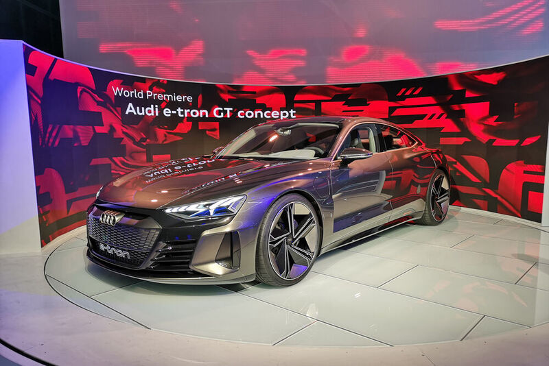Audi zeigt die seriennahe Studie des E-Tron GT.  Das Coupé soll Ende 2020 Realität werden. (Audi)