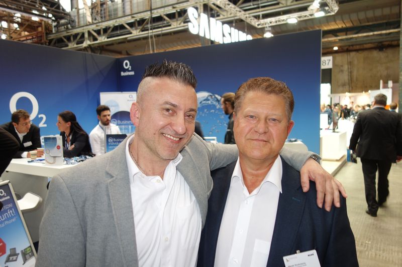 Die Matte steht beim (l.) Dragan Davidovic, MSI, mit Marek Rozkoszny, Powertech. (Bild: IT-BUSINESS)