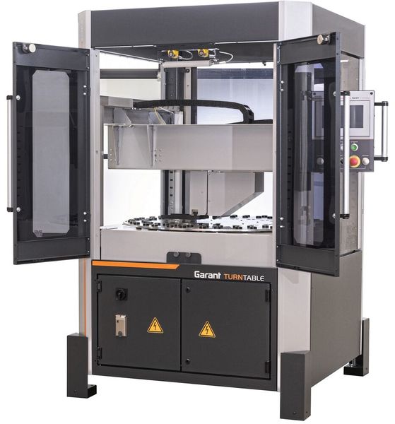 Das automatisierte Beladesystem Garant Turntable ist für Spannmittel- Handling an CNC-Fräsmaschinen geeignet und einfach bedienbar. (Bild: Hoffmann Group)