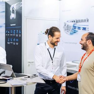 Die all about automation brachte vom 26. bis 27. August 2026 Anwender und Anbieter aus den Bereichen Automation, Robotik und Digitalisierung in Zürich zusammen. Die Aussteller lobten die kompakte, persönliche Atmosphäre und die hohe Gesprächsqualität. (Bild:  Easyfairs)