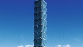 Das Taipei Financial Center demonstriert die Ambitionen der Inselrepublik Taiwan – Republik China – als Wirtschaftsmacht. Das 508 m hohe Gebäude – Tapei 101 genannt, nach der Anzahl der Stockwerke – war bei der Fertigstellung 2004 das höchste Bauwerk der Welt. (Bild: Mehta)