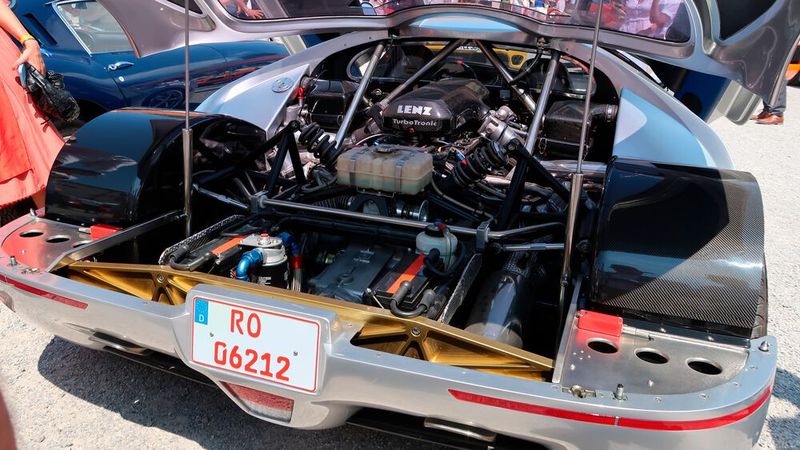 Sechs Liter Hubraum und zylinderbankselektive Turboaufladung mit unterschiedlichen Ladedrücken ergeben Mindestwerte von 1.100 Newtonmeter und 625 Kilowatt (850 PS). (Bild: Diehl – VCG)