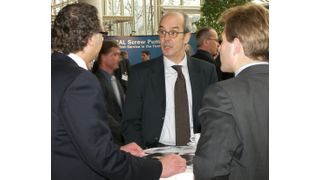 Albrecht Manderscheid, Vorsitzender der FSK im Gespräch mit Tagungsgästen.  (Bild: PROCESS)