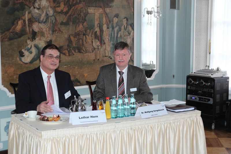 Lothar Horn, Vorsitzender des VDMA-Fachverbands Präzisionswerkzeuge (links), und Geschäftsführer Dr. Wolfgang Sengebusch standen auf der Jahrespressekonferenz Rede und Antwort. (Bild: Kroh)
