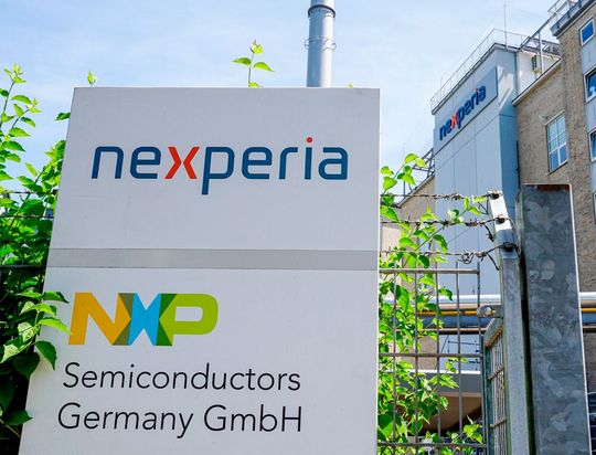 Nexperia ist ein führendes niederländisches Unternehmen, das für seine Kleinsignaldioden und -transistoren bekannt ist. Nun haben die Entscheider sich dazu entschlossen, rund 148 Millionen Euro in den Standort Hamburg zu investieren, wo etwa 1.600 Mitarbeiter beschäftigt sind.(Bild:  Nexperia)