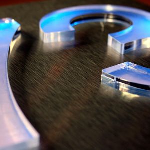 Präzise Konturen an Acrylglas-Objekten aller Art, erreichen die Laserschneidsysteme von Eurolaser. Nicht nur bei lebensgroßen Figuren.
