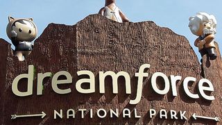 Die drei Maskottchen Astro, Cody (der Bär) und Einstein heißen 170.000 Besucher zur Dreamforce willkommen.  (© Matzer)