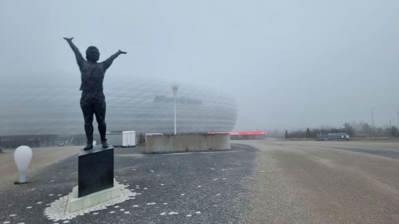 Die zweitägige Cybersecurity Konferenz brachte führende Köpfe aus Politik, Wirtschaft, Forschung und IT zusammen. Eingehüllt in dichten Nebel startete die CPT „Connect. Protect. Transform.“ am 4. März in der Allianz Arena München. Dort ging es um digitale Resilienz, strategische Verantwortung und globale Transformation.  (Bild: © Serina Sonsalla)