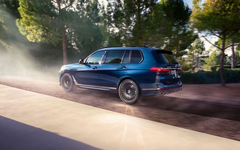 Für den Vortrieb sorgt ein 457 kW/621 PS und 800 Newtonmeter starker 4,4-Liter-V8. (Bild: Alpina)