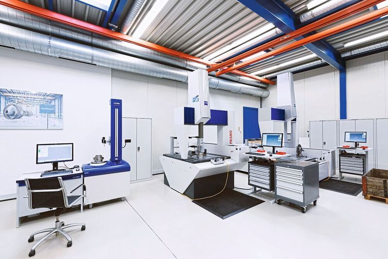 Messtechnik der Sonderklasse auf drei Zeiss-Messzentren im extra klimatisierten Messraum sowie unter Berücksichtigung des spezifischen Wärmeausdehnungskoeffizienten dank Temperaturmessfühler am Werkstück. (mariobaronchelli.ch)