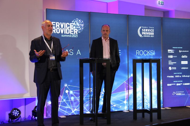 Über Digitale Souveränität in Theorie und Praxis berichteten Falk Weinreich (OVHCloud) und Stefan Zosel (T-Systems). (Vogel IT-Medien GmbH)