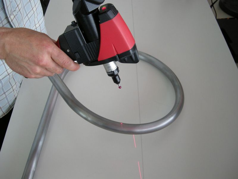 Bild 2: Durch das Messen werden die Daten so aufbereitet, dass der Vergleich mit dem Masterrohr in kürzester Zeit auf dem Bildschirm erscheint. (Bild: Tezet Technik)