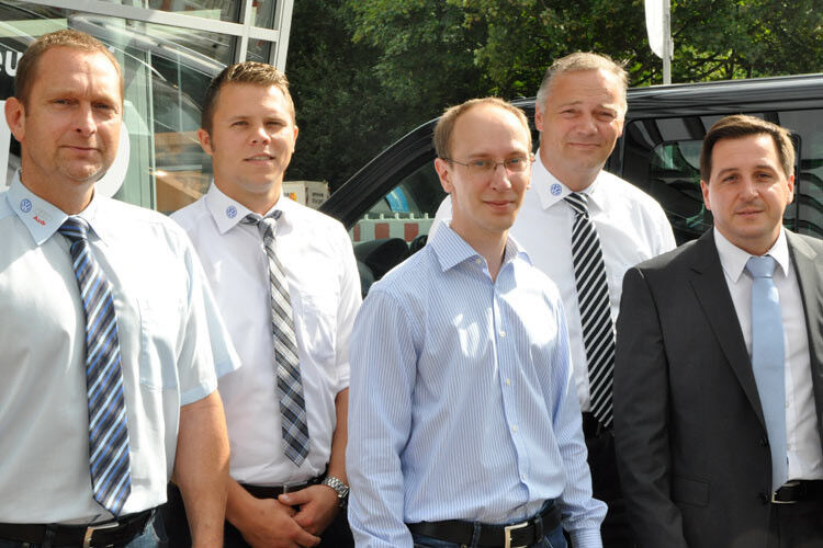 Das Gebrauchtwagen-Management-Team um Dirk Reitzer (re.) kümmert sich um den Ausbau des Gebrauchtwagengeschäfts. (Foto: Richter)