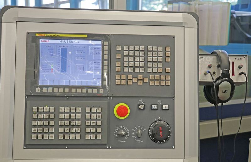 Das neue Bedienpult an der retrofitteten Hauser S3: Die mit Fanuc Picture programmierte, kunden- und anwendungsspezifische Oberfläche sorgt für eine einfache Bedienung. (Fanuc)