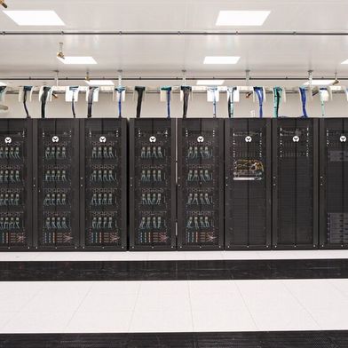 Phoeniqs' AI supercomputer is optimized for running, training, and orchestrating complex AI models—such as large language models—in an industrial environment. It combines high-performance computing with uncompromising data security. (Image:Phoeniqs)