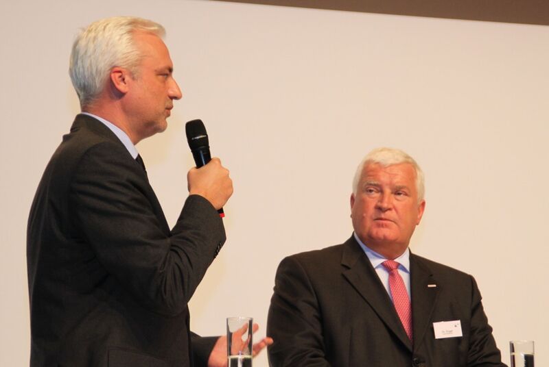 ...Gerald Duin, NRW-Wirtschaftsminister, und Dr. Klaus Engel (v.l.). (Bild: Ernhofer)