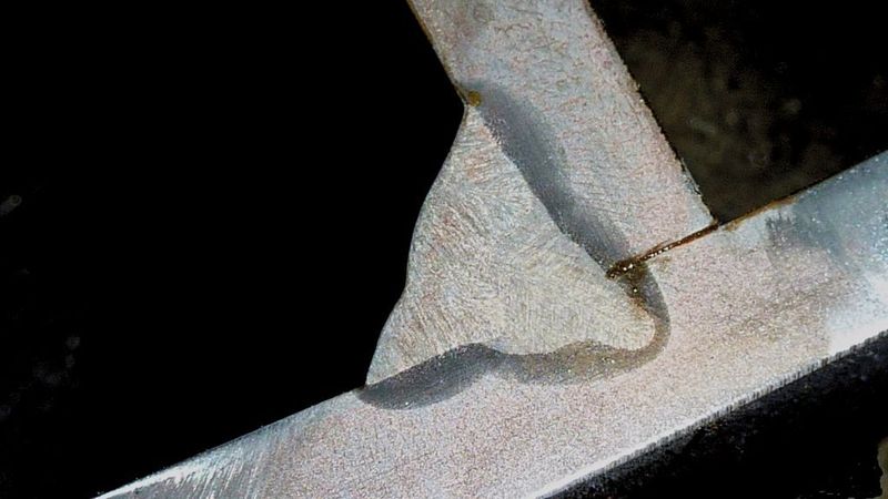 Bild 3: Der Rapid-Weld-Prozess: optimaler Einbrand bis tief in die Wurzel hinein, hier bei einer Kehlnaht.  (Bild: Cloos)