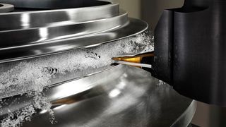 Sandvik Coromant stellt eine Erweiterung seiner Corocut-1-2-Hartmetall- und -CBN-bestückten Wendeschneidplatten vor, die speziell zum Einstechen von Dichtlippen in HRSA-Werkstoffen entwickelt wurde, wie es heißt. (Sandvik Coromant)