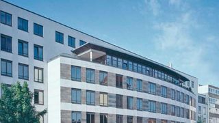 Das hochmodern ausgestattete Pharmaplan-Büro liegt in attraktiver und gut angebundener Lage im Münchner Stadtteil Sendling und bietet auf rund 360 Quadratmetern Platz für ca. 40 Mitarbeitende der TTP Group. Standortleiter ist Chris Ludwig. (TTP Group)