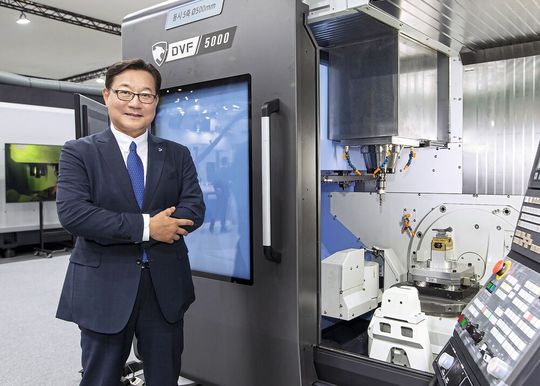 Wonjong Kim ist Präsident der neu benannten DN Solutions, die aus Doosan Machine Tools hervorgegangen ist. Wonjong Kim ist Präsident der neu benannten DN Solutions, die aus Doosan Machine Tools hervorgegangen ist.