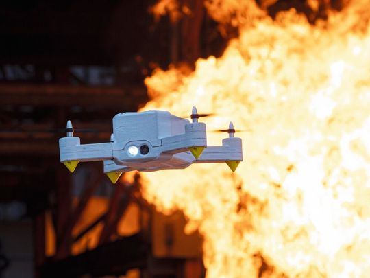 Die FireDrone ist die erste Drohne, die extremer Hitze trotzt. Künftig soll sie Daten direkt aus Gefahrenzonen senden. (Bild:  Empa)