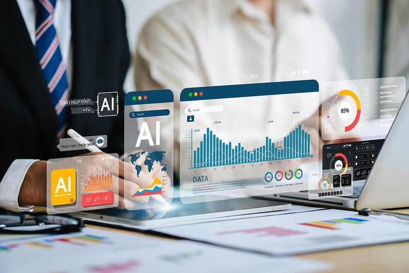 Der Einsatz von KI zur Analyse und Zusammenfassung von Geschäftsmetriken, wie der Leistung von Postings, Website-Rankings oder Umfrageergebnissen kann KMU dabei helfen, Verbesserungsbereiche zu erkennen, Markttrends vorherzusagen sowie die Kunden- und Mitarbeiterbindung zu erhöhen.  (Bild: Dee karen - stock.adobe.com)
