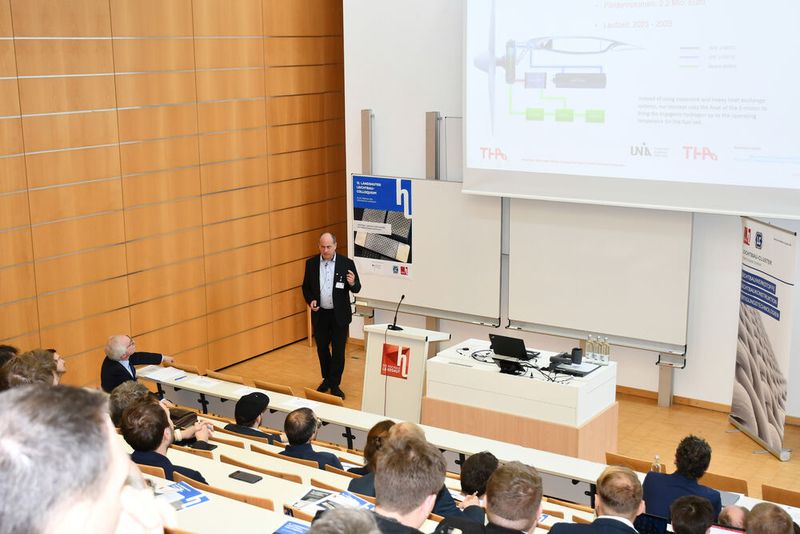 Einen wasserstoffgekühlten elektrischen Axialflussmotor befasste sich Prof. Dr. André Baeten (TH Augsburg) in seinem Vortrag. (Bild: Hochschule Landshut)