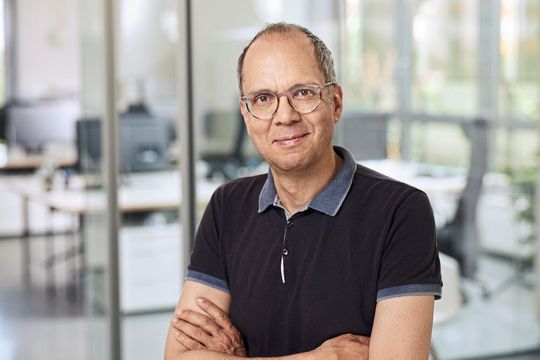 Dr. Georg Bachmaier ist gemeinsam mit Patrick Fröse und Dr. Wolfgang Zoels Geschäftsführer der MetisMotion GmbH mit Sitz in München. Er verantwortet Konstruktion und Entwicklung. (Bild:  MetisMotion)