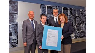 V.l.n.r.: Heribert Hauck und Jana Ehrke (beide Trimet) sowie Claus-D. Korthals und Ortrun Janson-Mundel (beide TÜV Nord Cert).  (Bild: Trimet Aluminium)