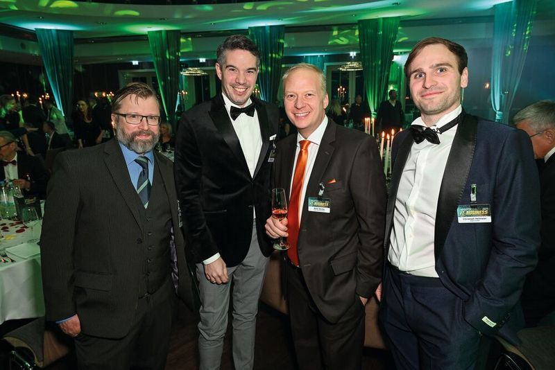 (v. l.) Dr. Stefan Riedl (IT-BUSINESS) mit Nikolas Schran (G Data), Martin Bichler (Climb) und Christoph Hellmeier (Aqaio) (Bild: Hannes Magerstädt)