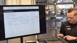 „Einfach machen“ lautet das doppeldeutige Beresa-Konzept. Damit es einfach funktioniert, setzt der Mercedes-Betrieb nicht zuletzt auf digitale Helfer. (Schweitzer/»kfz-betrieb«)