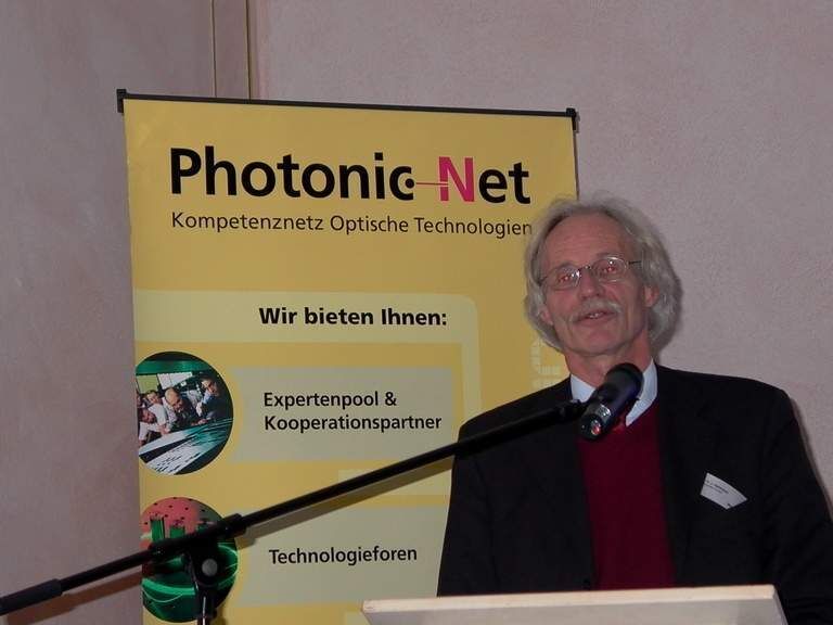 Dr. Hans-Jürgen Hartmann, Geschäftsführer von PhotonicNet, eröffneten das Forum Mikroskopietrends ’08. (Bilder: PhotonicNet) (Archiv: Vogel Business Media)