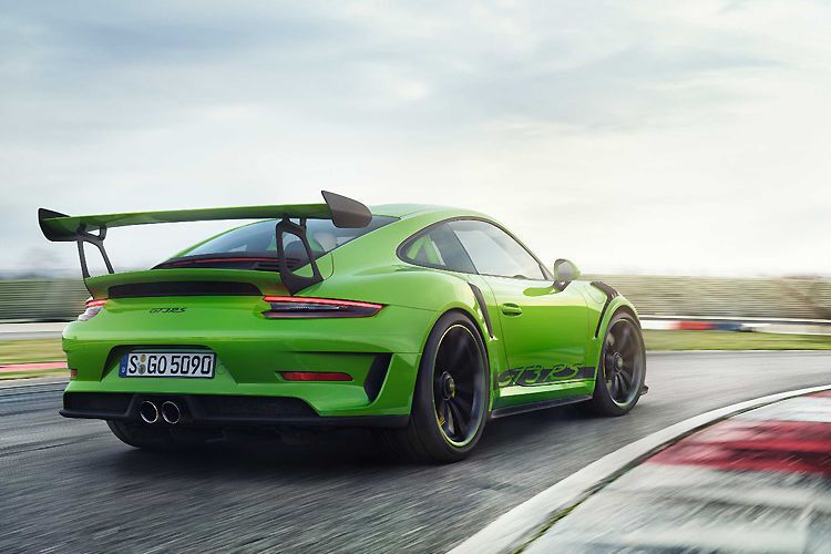 Der 911 GT3 RS beschleunigt in 3,2 Sekunden von null auf 100 km/h und erreicht 312 km/h Höchstgeschwindigkeit. (Porsche)