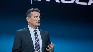 Dr. Wolfgang Bernhard sieht vor allem in der Vernetzung weitere Potenziale für die Kunden. (Daimler)