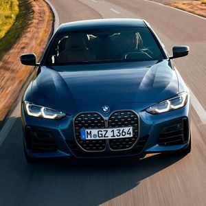 (BMW)