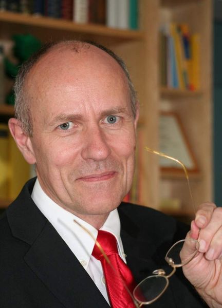 „Die Möglichkeiten des Ultraschall-Bearbeitungszentrums sind eine Ergänzung unseres bestehenden Leistungsspektrums“, erläutert Firmenchef Wolfgang Kollenberg. Bilder: Werkstoffzentrum Rheinbach (Archiv: Vogel Business Media)