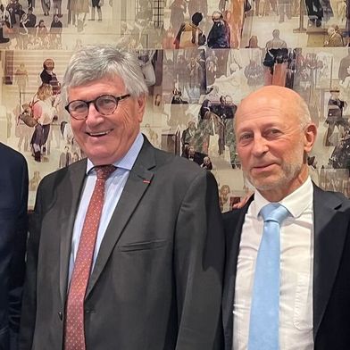 Fusion von Cecra mit AME besiegelt (v.l.): Jürgen Hasler (HGF ZDK und Co-Präsident AME
Francis Bartholomé (Präsident Mobilians), Peter Daeninck (Präsident Cecra) und 
Xavier Horent (Generaldirektor Mobilians und Co-Präsident AME).

 (Bild: AME)