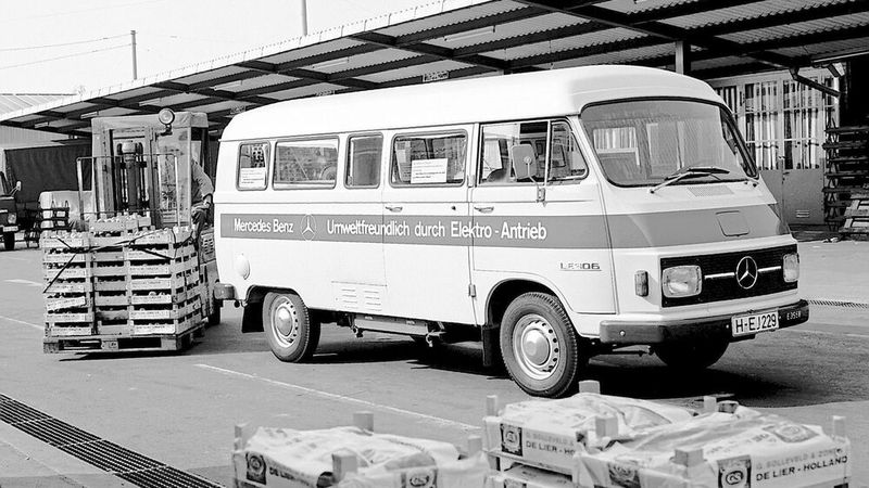 Der Mercedes-Benz LE 306 hat 1972 Premiere. Er wird unter anderem bei den Olympischen Spielen in München erprobt. Noch sind Leistung, Reichweite und Energiekosten aber nicht alltagstauglich. (Bild: Daimler AG)