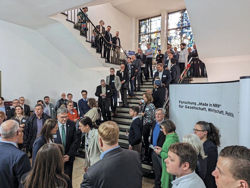 Die Einweihung des Future Lab NRW am IUTA war mit über 100 Gästen gut besucht. (Bild: VCG – Lüttmann)