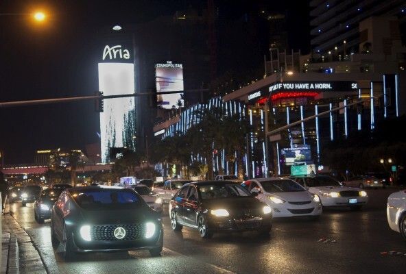 Weltpremiere des Mercedes-Benz F 015 Luxury in Motion auf der CES: Revolution der Mobilität (Mercedes-Benz)