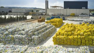 L'une des 13 usines de recyclage Alpla réparties dans le monde entier, qui, grâce au recyclage mécanique, pose les bases des emballages recyclables de demain. (Bild: Alpla)