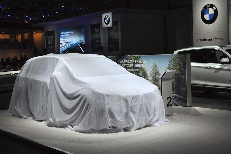 Auch BMW hatte einige Neuheiten zur Enthüllung nach Leipzig geschickt ... (Foto: Grimm)